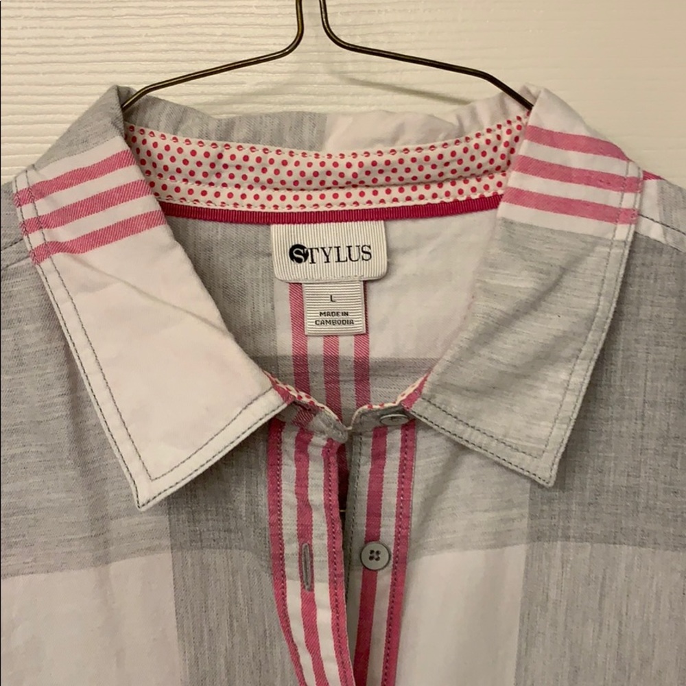 Button down - Picture 3 of 3